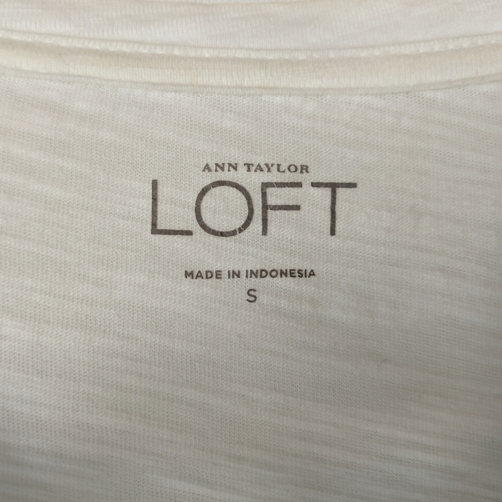 5/$20 Loft | Lace trim tee S - Picture 4 of 7